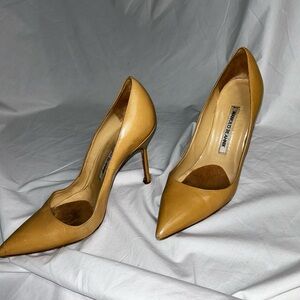 Manolo Blahnik BB CALF tan nude Calf Leather
Pointed Toe Pumps